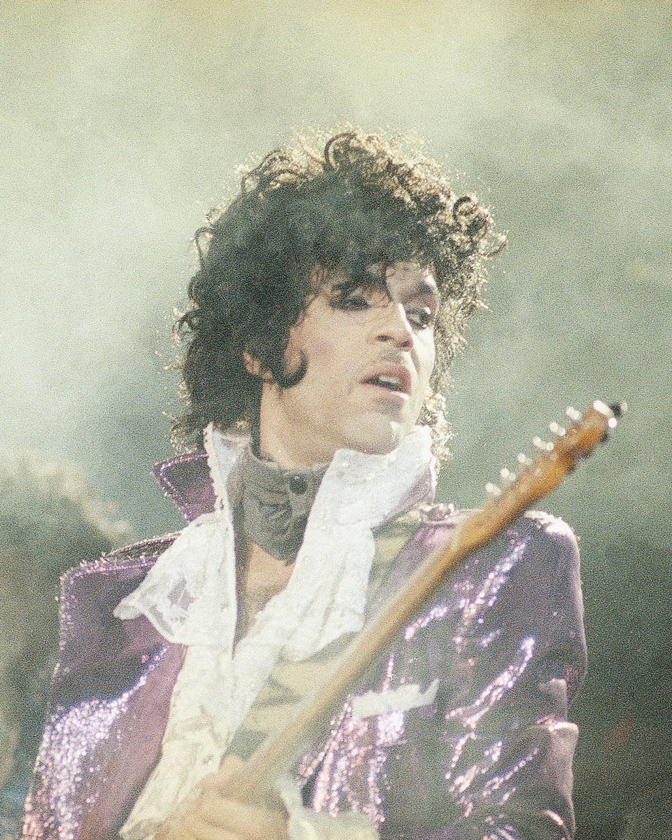💜 On this day, June 7, we remember Prince — music legend, innovator, and icon. His legacy lives on. 🎶
#Prince #PurpleRain #MusicLegend #June7
