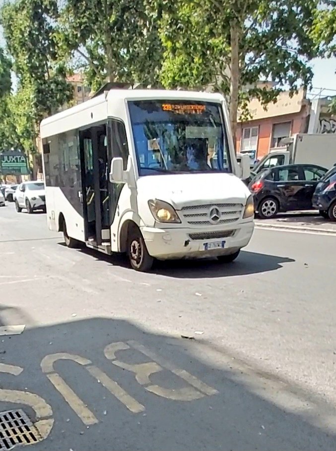 MercurioPsi's tweet photo. #Roma - in 5min alla fermata Jonio:

➡️ nuovissimo #bus linea 69 #ATAC con display GUASTO

➡️ #bus linea 339 #SAP INTERAM NON monitorata GPS/AVM

Capitale col PEGGIOR trasporto pubblico d'Europa (cit. sondaggio #CommissioneUE)

@antitrust_it @gualtierieurope
Quando si CAMBIA? https://t.co/wuQUG7MaMK