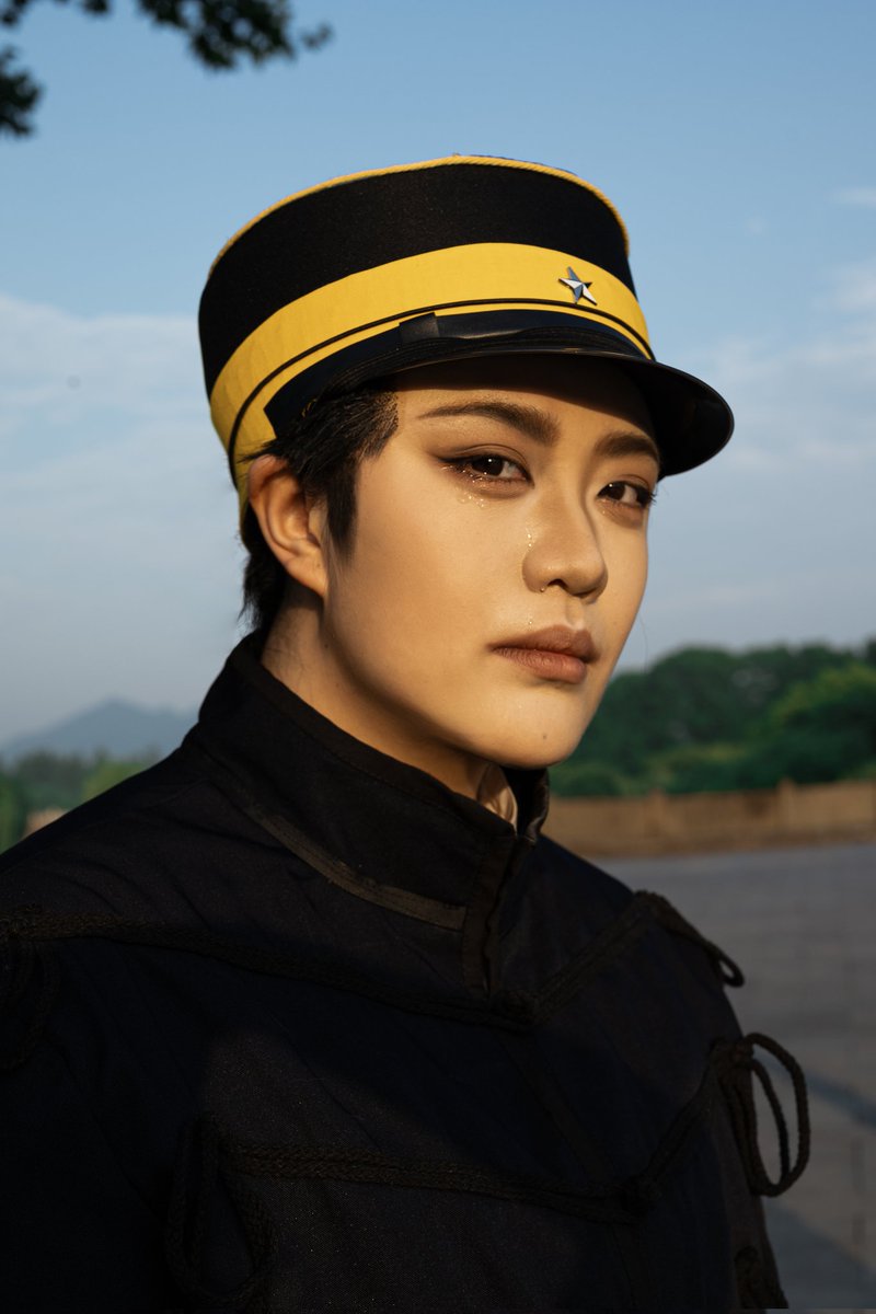 他生来的本领

就是将一切阴影变成光明，将一切暗夜变成白昼，

将一切月光变成阳光，

将夜晚阴湿的苔藓变成

白天随风飘飞的闪亮的绿叶。

#コスプレ #金カム #花沢勇作
#cosplay #cosplayer #勇尾