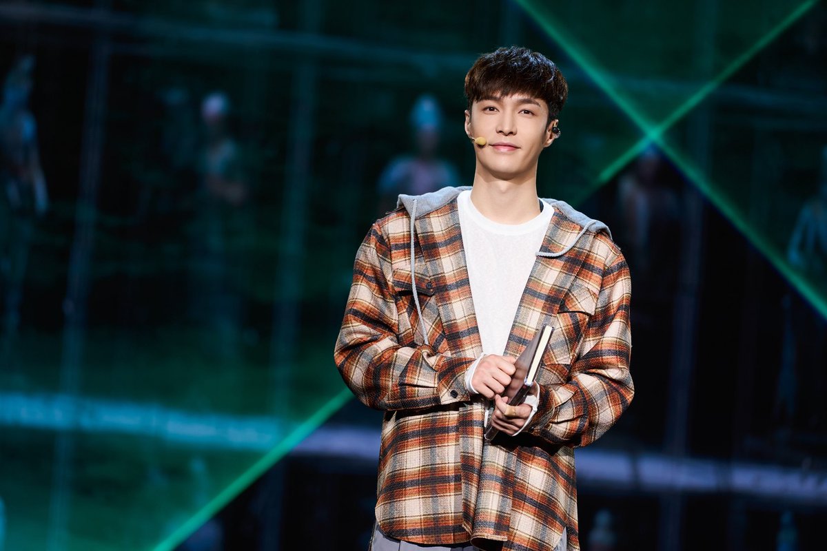 lay_studio's tweet photo. The passing down of civilization is not a choice, but a mission.🔥@layzhang 
#LAY #LayZhang https://t.co/DErBNOtjP9