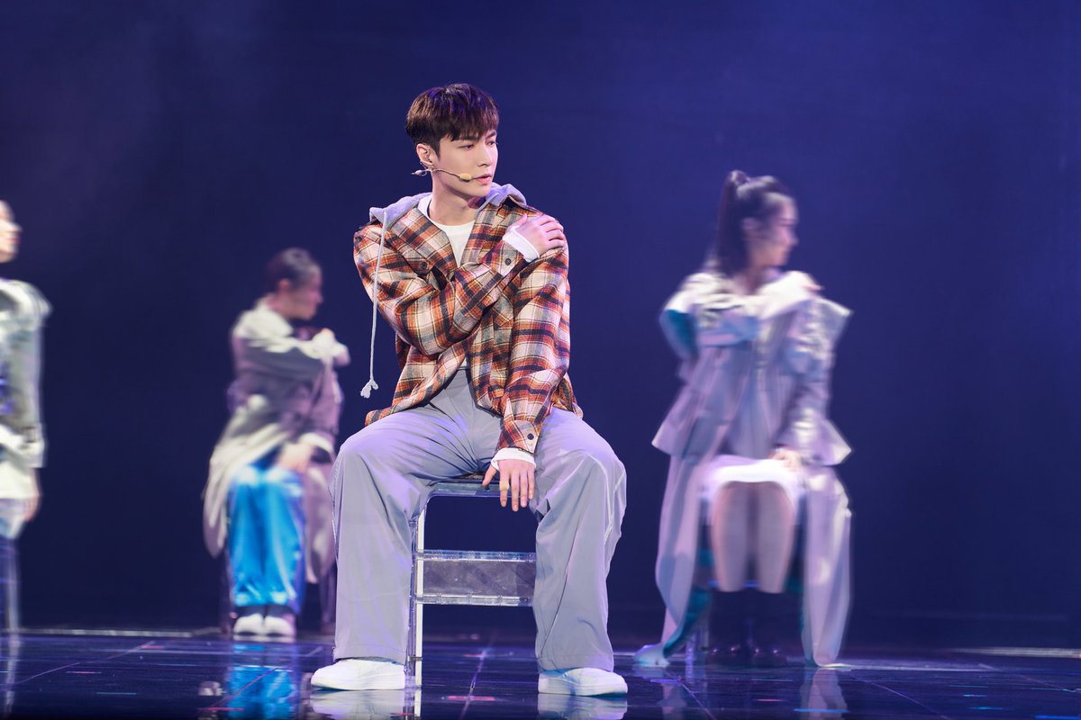 lay_studio's tweet photo. The passing down of civilization is not a choice, but a mission.🔥@layzhang 
#LAY #LayZhang https://t.co/DErBNOtjP9