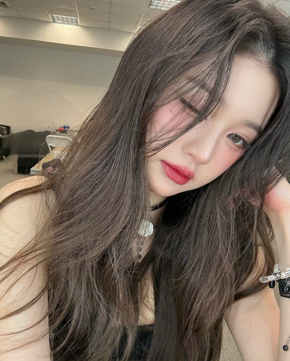 Just me being a little dreamy cloud today, lost in my own sparkle world. My hair got a bit messy-messy :c but still feeling like a shy princess in a secret castle. One wink for “럭키 비키!” and sometimes I stare at the mirror and go like.. Oh? Who this fancy cupcake? ★_<