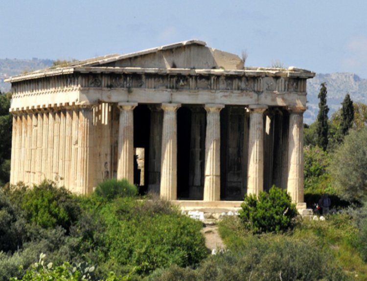 Temple of Haphestus who loved his work and blacksmithing, which were his great passion... Raised secretly by Eurynome and Thetis, Hephaestus lived for nine years beneath the waters perfecting his tools and creating formidable objects for the sea-nymphs, the only friends he had...