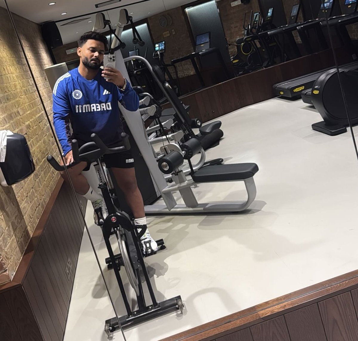 thesports_feed's tweet photo. Vice-Captain Rishabh Pant🔥🔥🔥
#INDvsENG #EnglandTour #Test #helicopter #Athletics
#KJOFaceInsurance #Kedarnath https://t.co/tl0FDAlZr1