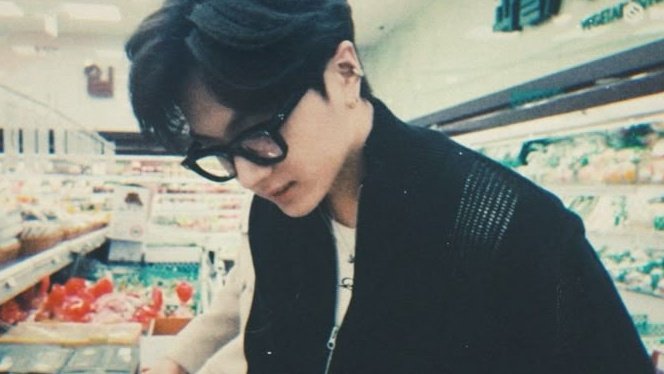 woniefcs's tweet photo. loved by you,
a #jaywon au.

keiran has always believed that all pro players are untrustworthy and playboys, but when he enters the league and meets larkin, the admired team captain, his certainty starts to crumble.

could this connection change the way he sees love? https://t.co/qPf4ZobFAQ
