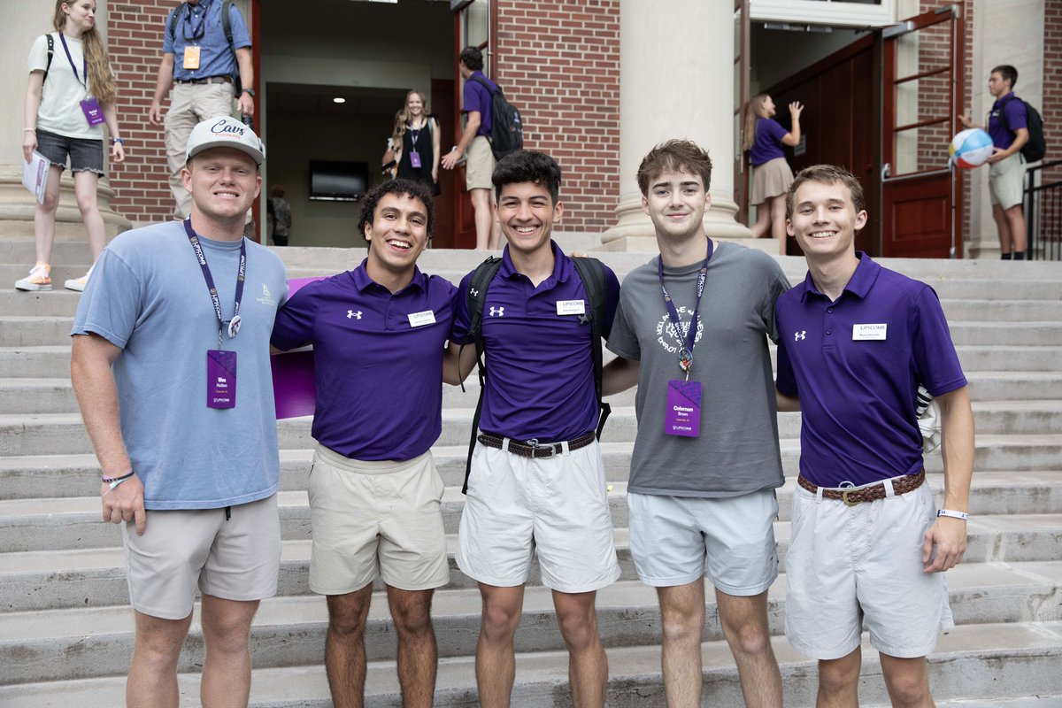 McQueenCandice's tweet photo. The first New Student Orientation of the summer has kicked off at @lipscomb! It is always so exciting to welcome the newest members of the Bison 🦬 Herd & their families to Lipscomb for NSO. We cannot wait to see you on campus this fall! #GoLipscomb #BeABison #HornsUp https://t.co/IFt4h2ahOC