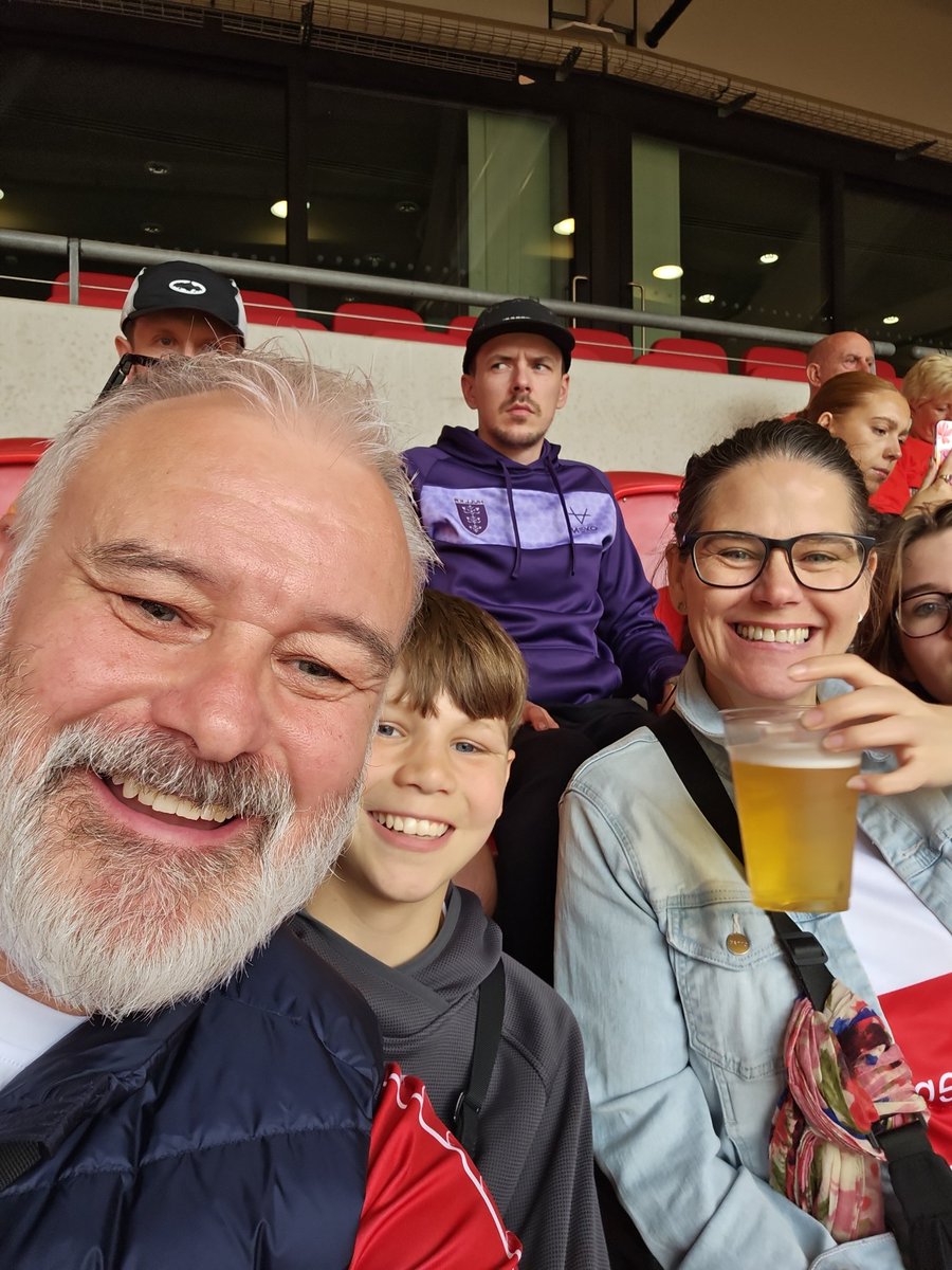 paulthatisall's tweet photo. @millsjim44 @hullkrofficial @WarringtonRLFC @RLCares Supporting @hullkrofficial today at the #challengecupfinal the @WidnesRL convert @msvferg 🔴⚪ https://t.co/tnX5NXp2eA