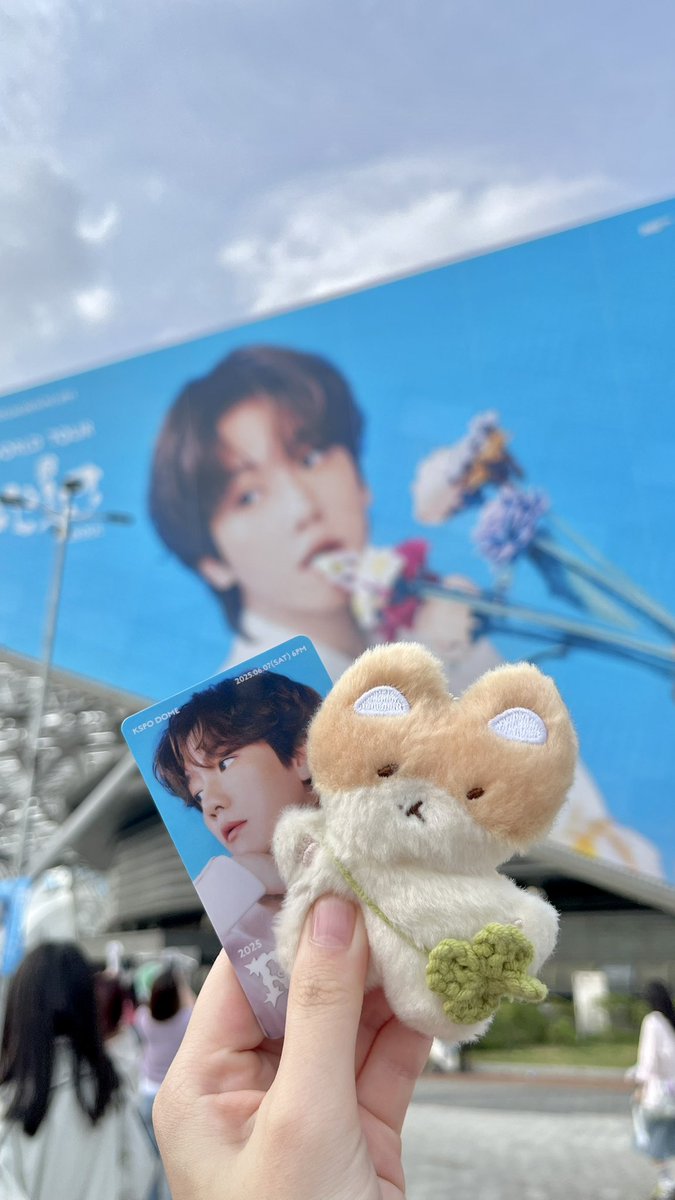 lightoie's tweet photo. 회사 일이 넘 바빠서 요즘 무기력 상태였는데 덕분에 너무너무 행복했어 ⸝⸝ʚ̴̶̷̆ ̯ʚ̴̶̷̆⸝⸝  백현이의 웃는 그 모습을 지켜주고파~~ -`♡´-

#BAEKHYUN_ReverieDay1
#큥콘_레버리_1일차
#Reverie_with_you https://t.co/6NUcE7Pckw