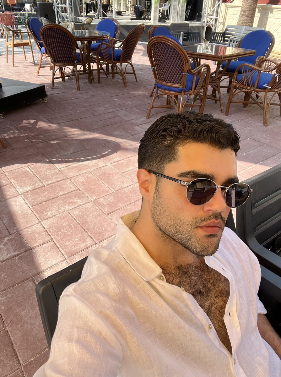 joietrbbiani's tweet photo. sıcaktan erimeme son 2sn https://t.co/mhI5Mu3B24