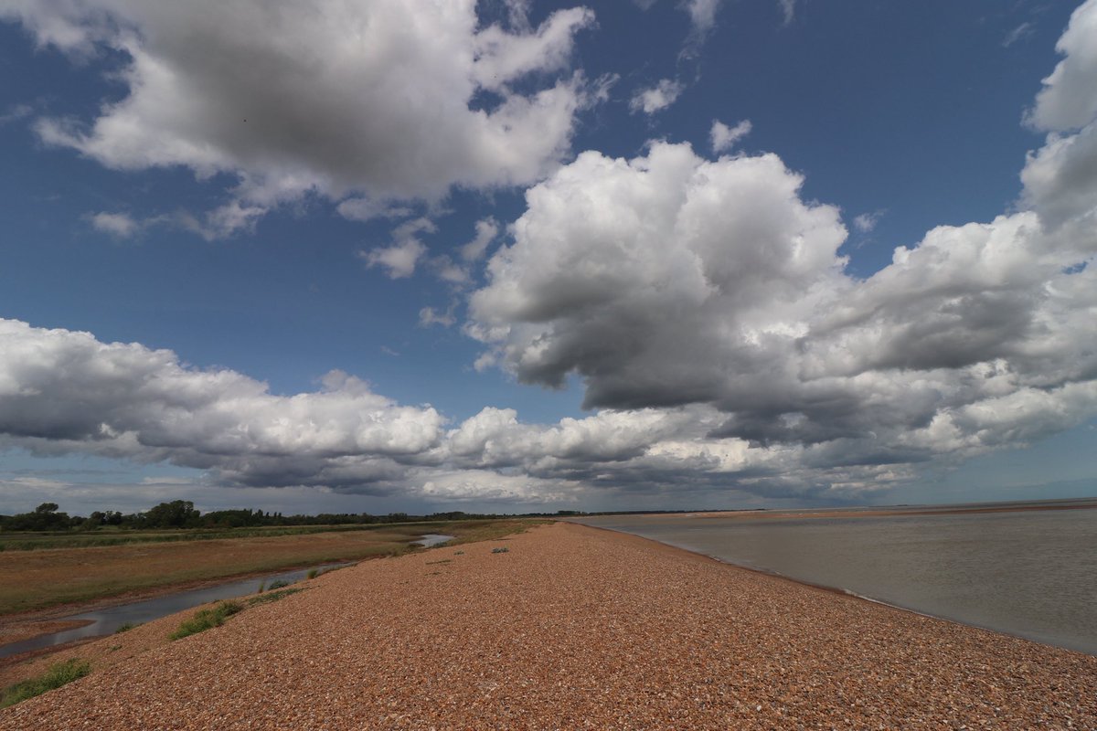 8irdz's tweet photo. Big sky at Shingle Street https://t.co/mRDMjjOpZ1