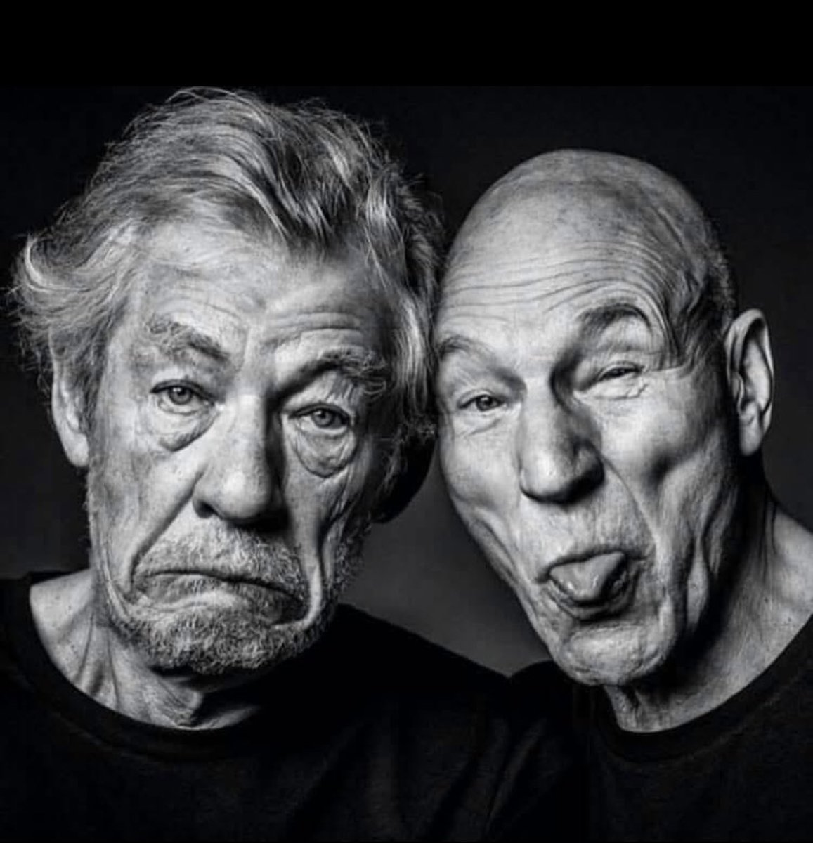 Lo único más fuerte y amargo que mi café es el resentimiento por estar despierto a estas horas…

En fin. Recién preparado y harto caliente; ¿quién quiere?