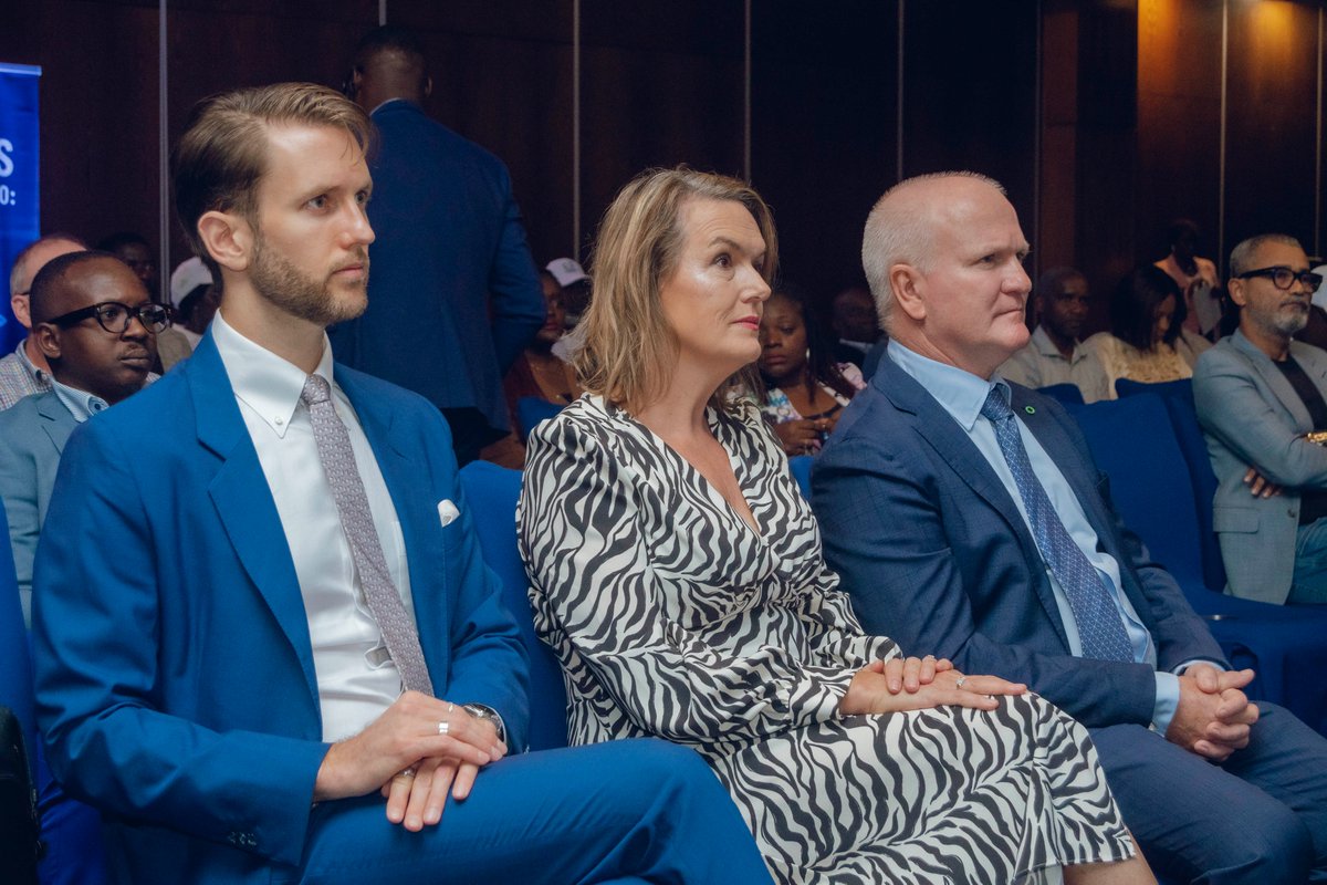 🗓️Vendredi 6 juin 2025 | Dans le cadre de la Semaine de l’environnement, les Ministres de l'Environnement et de la Mer ont assisté à la 1er africaine du film « L’appel de l’Océan », un puissant plaidoyer pour la protection des océans.  #Gabon

 Lire + : urlr.me/BjGYvq