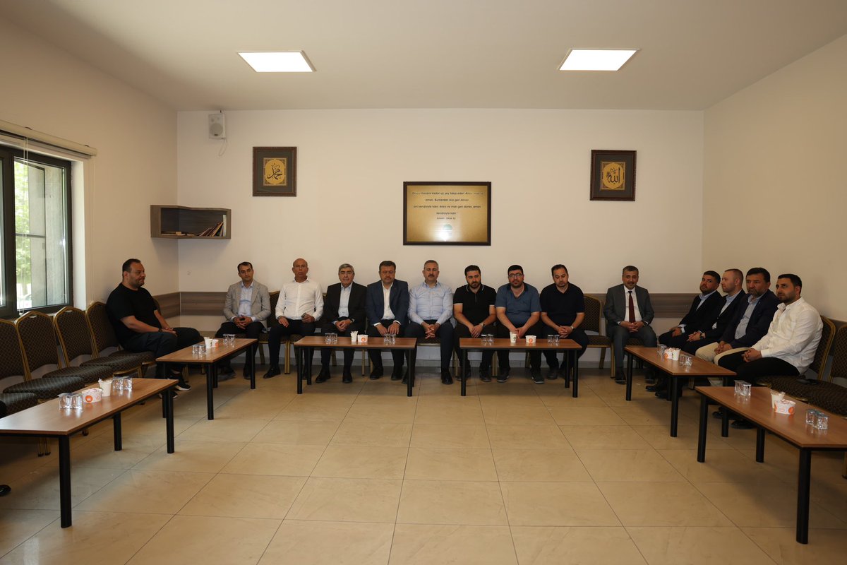 EyupOzkececi's tweet photo. TBMM AK Parti Grup Başkan Vekilimiz Sayın Abdulhamit Gül ile birlikte hemşehrimiz Abar ailesine, ebediyete irtihal eden Mehmet Abar için taziye ziyaretinde bulunduk.

Cenab-ı Allah’tan merhuma gani gani rahmet, kederli ailesine ve tüm sevenlerine sabırlar diliyorum.

@abdulhamitgul 
@fmfedaioglu 
@ismailguler027 
@halilugur1971