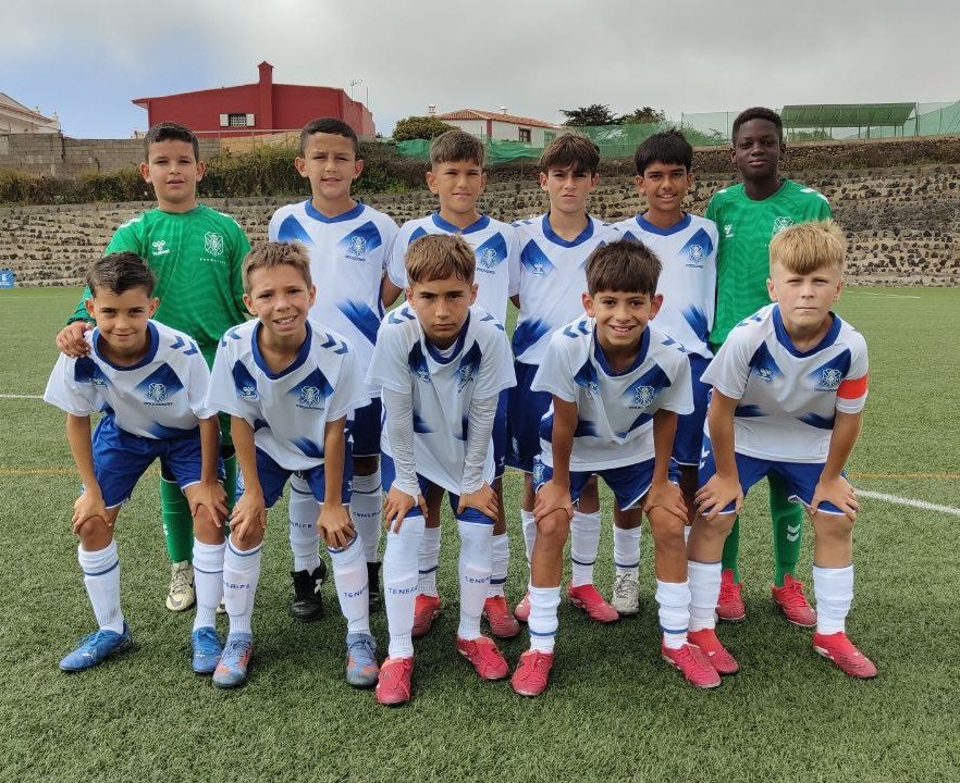 CDTFundacion's tweet photo. ✅⚪🔵 Triunfo en el #TorneoDeCampeones para el #AlevínFundación 👏🏻

🆚 #EMFCandelaria

#FundaciónCDT @CDTOficial #SiempreCDTenerife https://t.co/93fytrLYFN