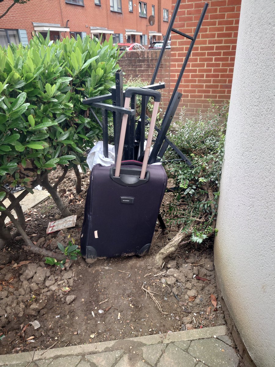 RobboSmart's tweet image. Hi all on this weekend. Yet again after you clearing the last dumped bed frame more has been dumped there again. Please could you arrange Monday for it to be cleared. Aldborough house grant road, HA3 7SA