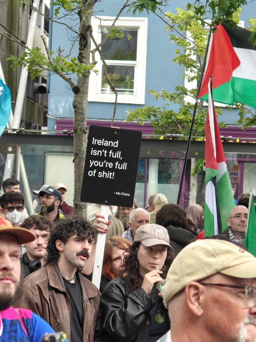 “Ireland isn’t full, you’re full of sh!t!” - Mo Chara <a href="/KNEECAPCEOL/">KNEECAP</a>