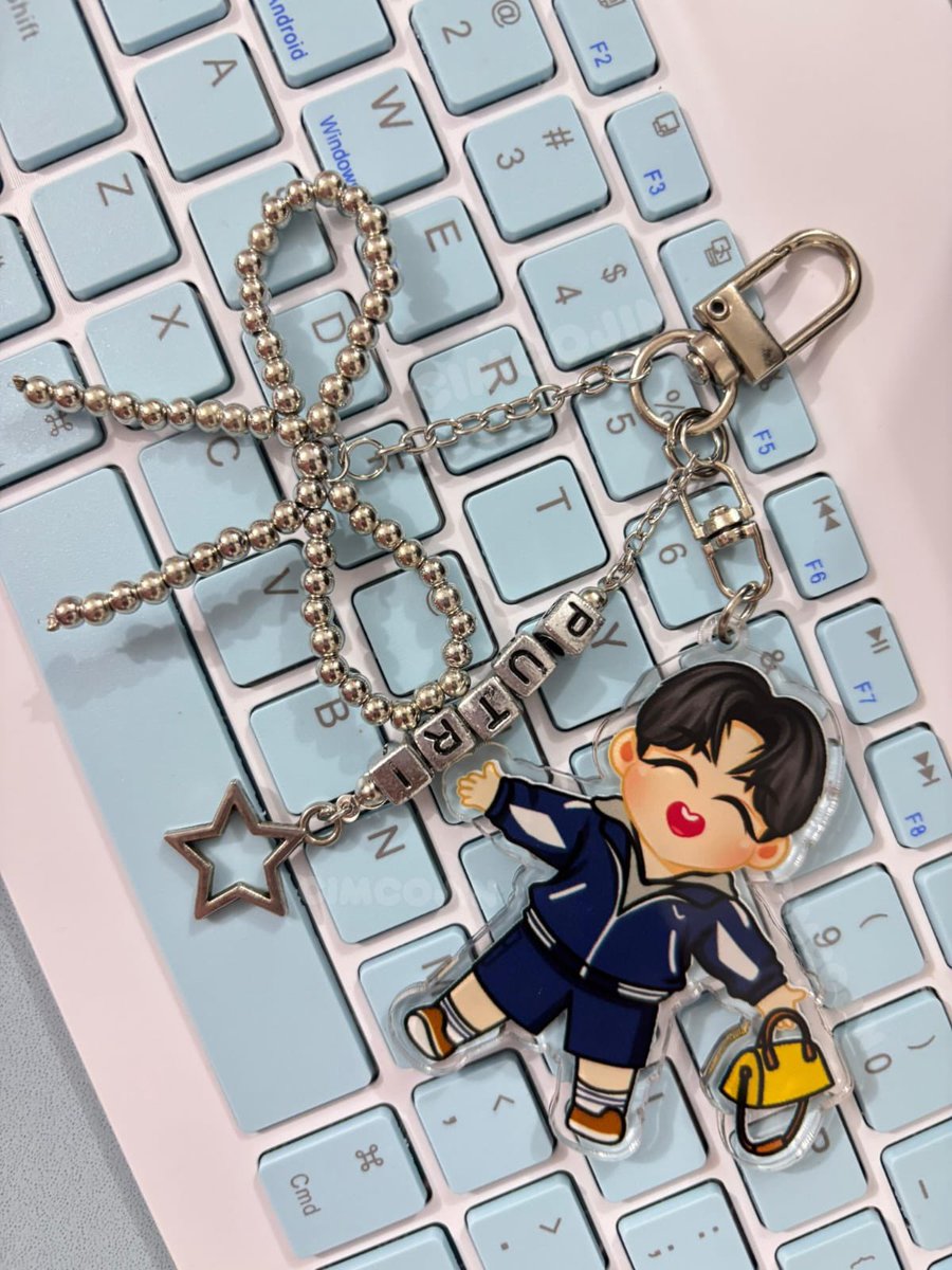 cimcojin's tweet photo. hi, mau minta tolong RT/like🥹🫶🏻

~ open PO keychain ribbon BTS 💫💕✨🧚🏻
💸 38.000 dp 18.000
🏡 Bandung
🗓️ 7hari 
❌ adm Oren
🗒️ custom name max 5huruf
✍️ keychain member lain? bisa dm yaa😉💕 https://t.co/s1zIyKMcUP