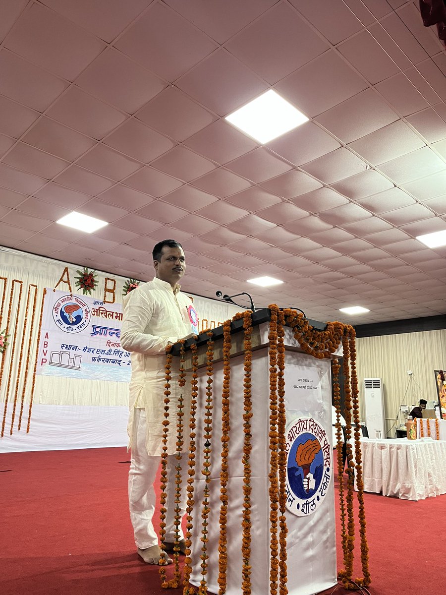 abvpforkanpur's tweet photo. आखिल भारतीय विद्यार्थी परिषद प्रांत अभ्यास वर्ग के सत्र क्रमांक 2 सैद्धांतिक भूमिका पर क्षेत्रीय संगठन मंत्री श्री घनश्याम शाही जी का कार्यकर्ताओं को मार्गदर्शन प्राप्त हुआ। https://t.co/vdhgKCc8KO