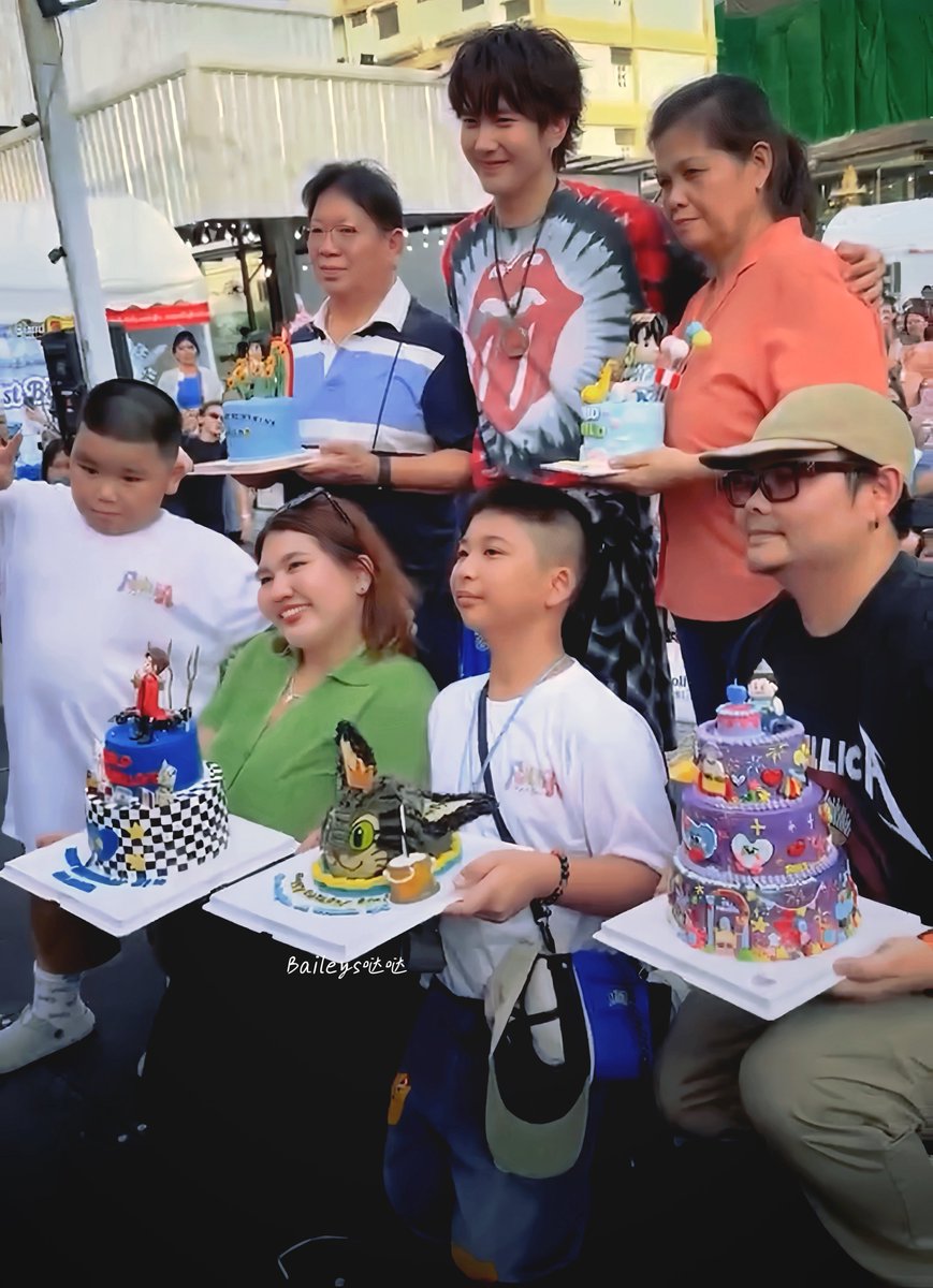 You can take everything from him, but this support no one could ever take from Biu, the real pillar of his success..🥺🥺

BUILD THIRTYONE DERLAND
#HappyBuildTurns31
<a href="/JakeB4rever/">BIU.</a>