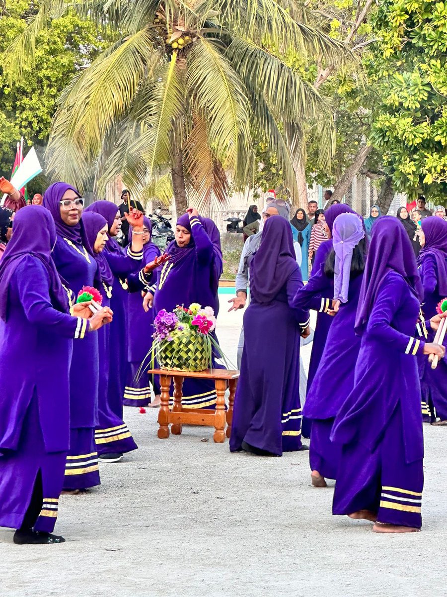 ހއ ކެލާގެ ޢީދު މަހާސަމާ 1446 ގެ ބިލެތްދަފި ނެގުން. މި ހަރަކާތް ޞިއްޙަތާ ބެހޭ ވަޒީރު ޢަބްދުالله ނާޡިމް އިބްރާހީމް ވަނީ ޝަރަފުވެރިކޮށްދެއްވާ ބައިވެރިންނާ އެކު ފޮޓޯފުޅެެއް ނަންގަވާފައި. 

#އަޟްޙާޢީދު1446
#ހާއަލިފުކެލާ
#ދައުލަތުގެޓީމު