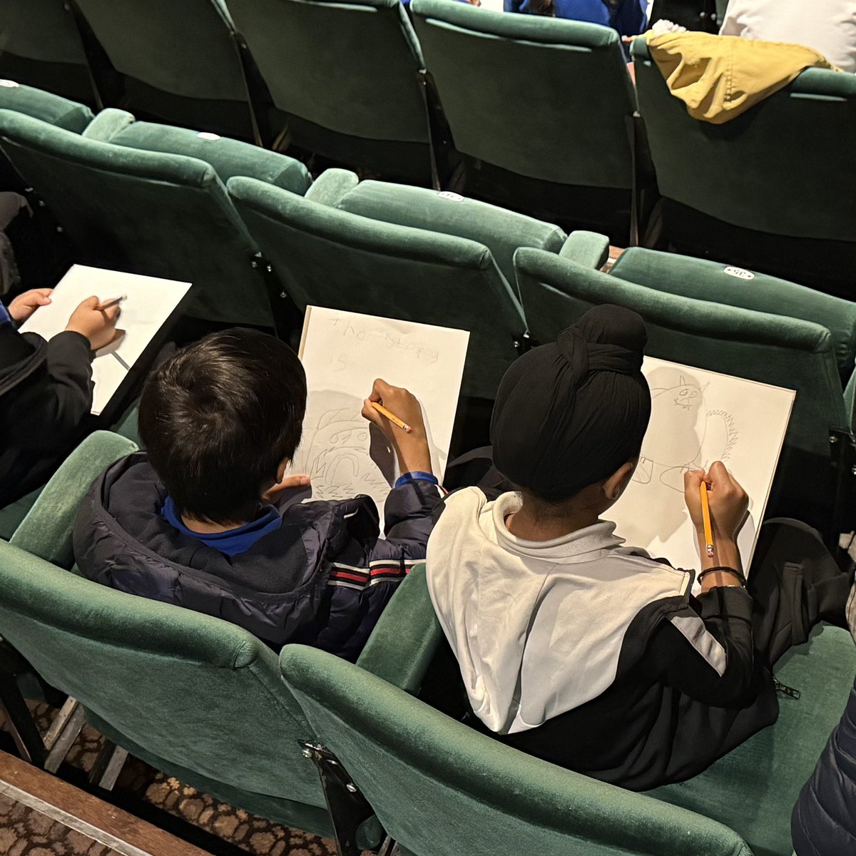 This was a brilliant event!!! <a href="/fionalumbers/">Fiona Lumbers</a> bringing #LunaLovesLibraries to <a href="/BeckTheatre/">Beck Theatre</a> in Hayes.
One girl didn’t want to leave &amp; a teacher said how much they loved and appreciated Fiona’s event.
<a href="/kidslitfest/">BarnesKidsLitFest</a> impacts SO many lives. Over 21,000 school children this year 🥹 #BCLF