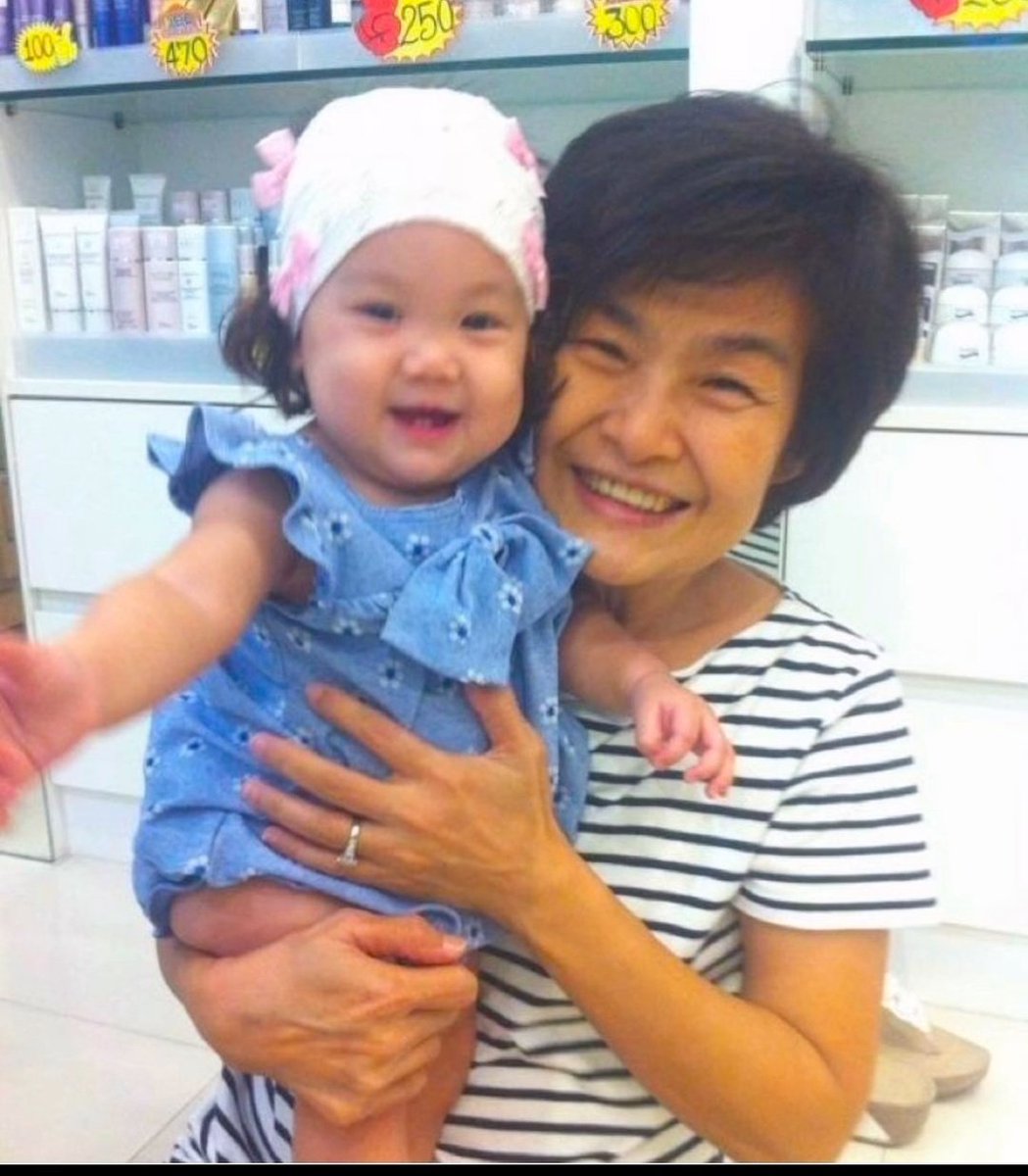 แค่13ปีเอง

สำหรับเราที่อายุมากกว่ายังยากมากเลย

ได้อยู่กับแม่แค่13ปี
ต้องเผชิญกับการสูญเสียตอนอายุ13

แต่เชื่อว่าเป็น13ปีที่เต็มไปด้วยความรักความอบอุ่นอย่างไม่มีเงื่อนไขและมันจะเป็นพลังให้วันใหม่เติบโตต่อไปอย่างสวยงามและแข็งแรง

#บอยปกรณ์