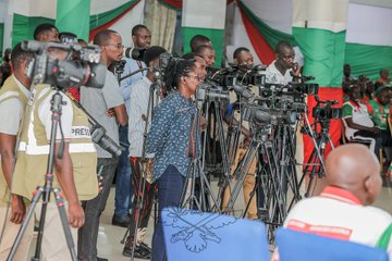 🇧🇮#Burundi  #Elections2025🗳️| Le parti présidentiel, à travers son Secrétaire Général,  <a href="/R_Ndikuriyo/">Ndikuriyo Révérien</a>, salue la sérénité et la maturité démocratique du peuple burundais. C'était ce samedi 7 juin  dans une conférence de presse à la permanence nationale du <a href="/CnddFdd/">CNDD-FDD</a>, le parti de