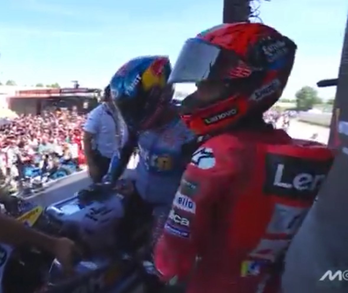 Estos dos tíos llevan 8 de 8 Sprint haciendo 1-2. Ocho seguidas ehhhh. Están haciendo historia.