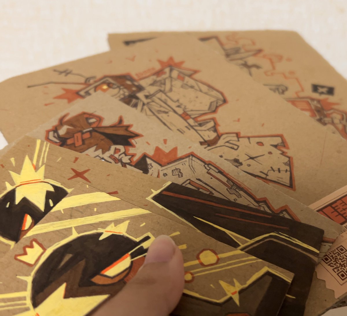 「I plan to sell a few more cardboard draw」|オカメさんのイラスト