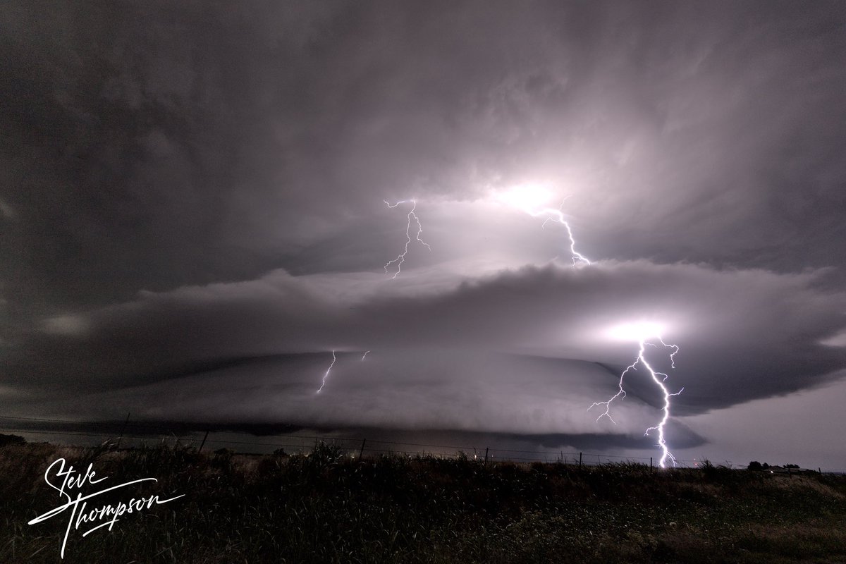 So, that totally happened last night…..Near Sayre, OK #okwx