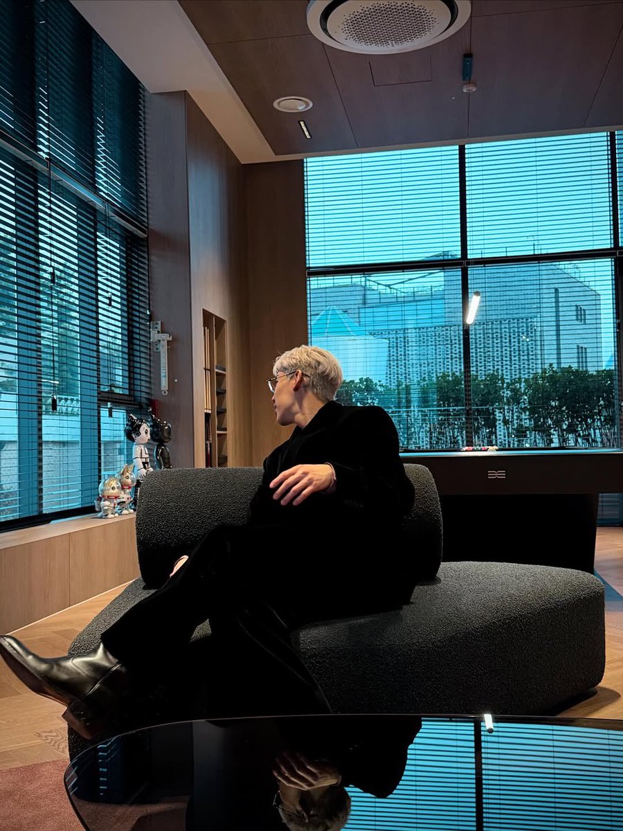 ลุคนี้ของ"ตะหนูแบมแบม"คือ จริงๆแล้วผมคือประธานบริษัทมากกกกก 

#BamBam #뱀뱀