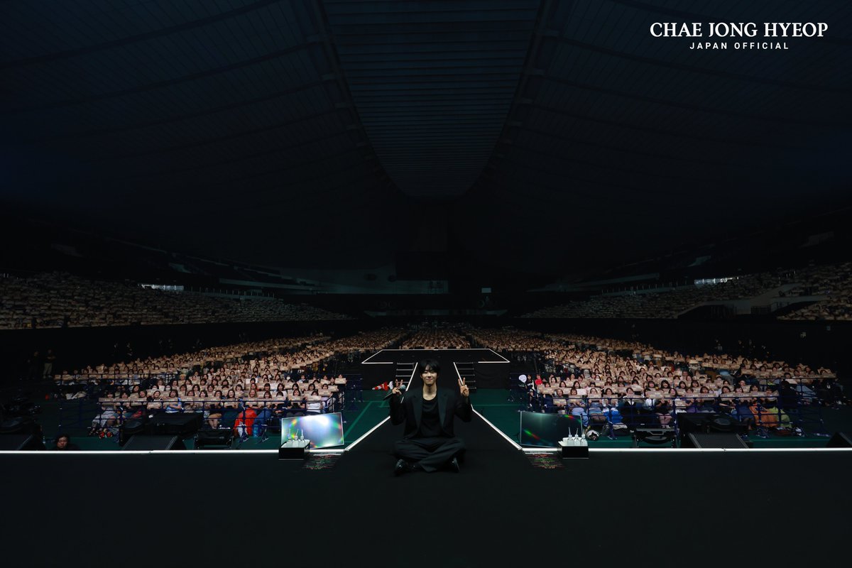 cjh_official_jp's tweet photo. 2025 CHAE JONG HYEOP
The 1st Anniversary Fanmeeting in JAPAN ‘us’

🗼🌳⛲

CHAEstの皆さまと一緒に撮った団体写真をお届けします📸✨
笑顔いっぱいのこの2枚、とても素敵な時間になりました🕊

ファンクラブ1周年という節目に🎂
皆さまとこうしてお会いできたことに感謝の気持ちでいっぱいです💕

明日ご参加予定の皆さまも、どうぞお楽しみに😊

#チェジョンヒョプ
#채종협
#CHAEJONGHYEOP
#CHAEst