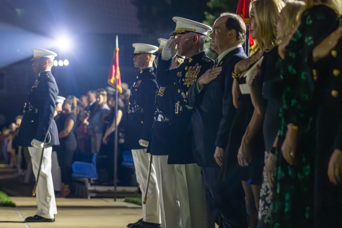 CMC_MarineCorps's tweet image. Last night, @USMC & I proudly hosted the 79th @SECNAV, Hon. John Phelan, for a Friday Evening Parade @MBWDC. Thank you for your advocacy on behalf of our Marines, our Corps, & our Amphibious Warfare Ships, supporting our obligation as the Nation’s premier crisis response force.