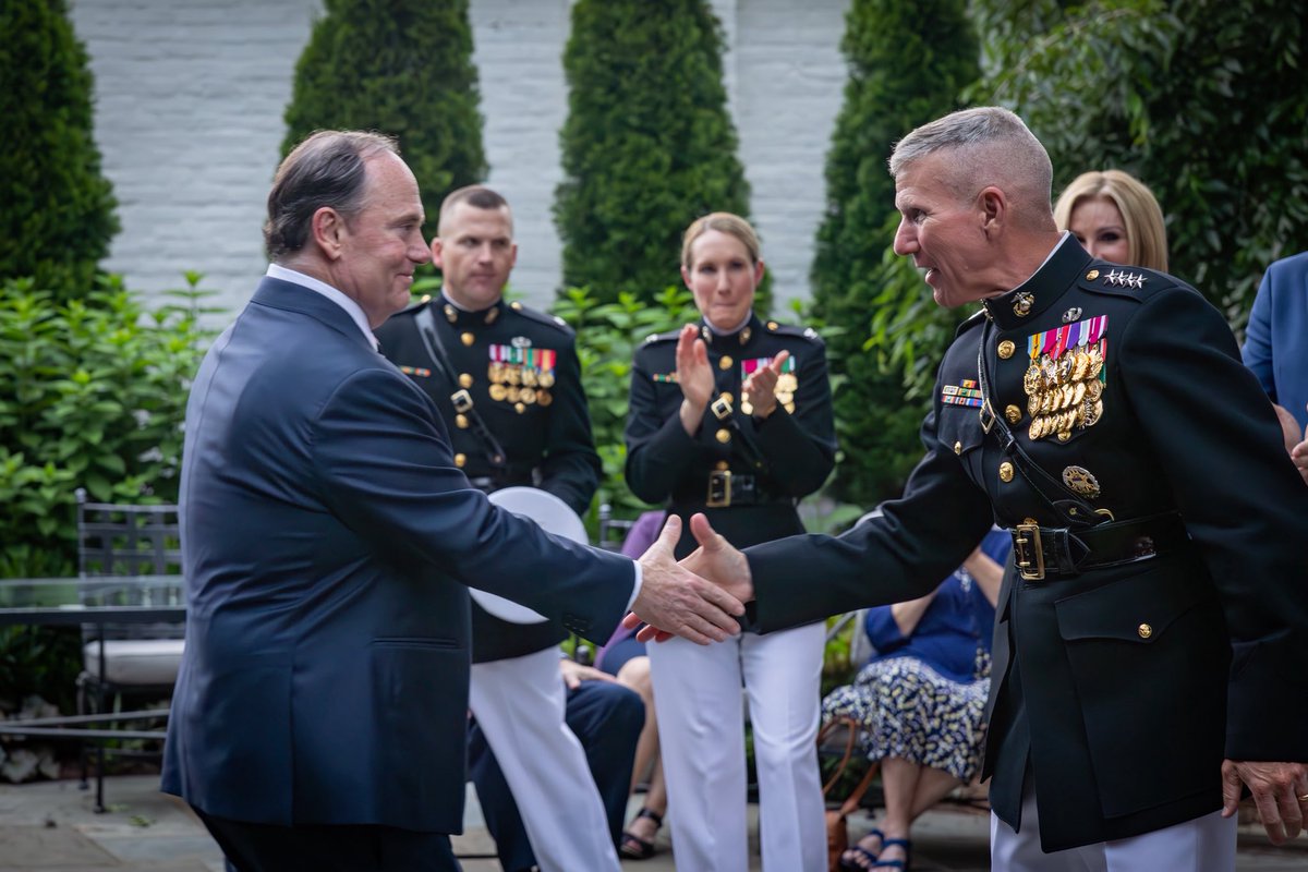 CMC_MarineCorps's tweet image. Last night, @USMC & I proudly hosted the 79th @SECNAV, Hon. John Phelan, for a Friday Evening Parade @MBWDC. Thank you for your advocacy on behalf of our Marines, our Corps, & our Amphibious Warfare Ships, supporting our obligation as the Nation’s premier crisis response force.