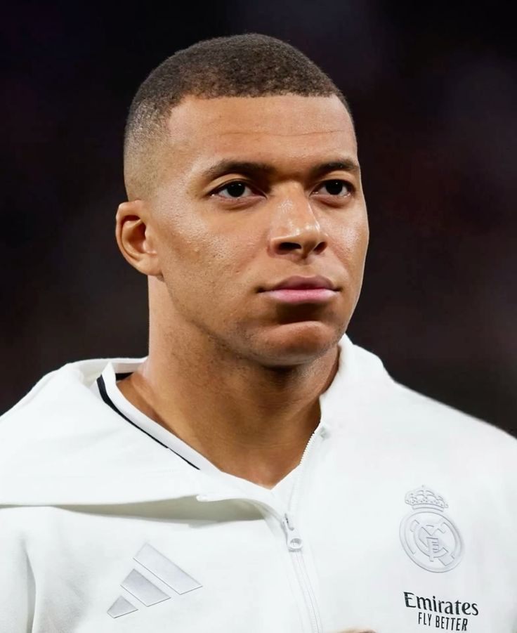 Lamine Yamal mérite-t-il le Ballon d’Or ?

Esteban Granero🗣️ :
"Pour moi, le meilleur joueur du monde, c’est Kylian Mbappé."