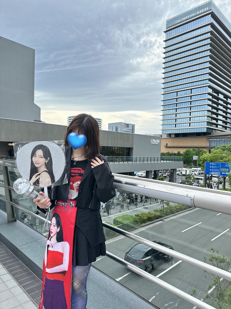 lome_ql4's tweet photo. 今更だけど
aespaファンミたのしかった���！
今回はカリナとお揃い服で参戦💙
アリーナツアーは友達つくれたらいいな///ﾎﾞｿｯ https://t.co/bEHRs0F6yX
