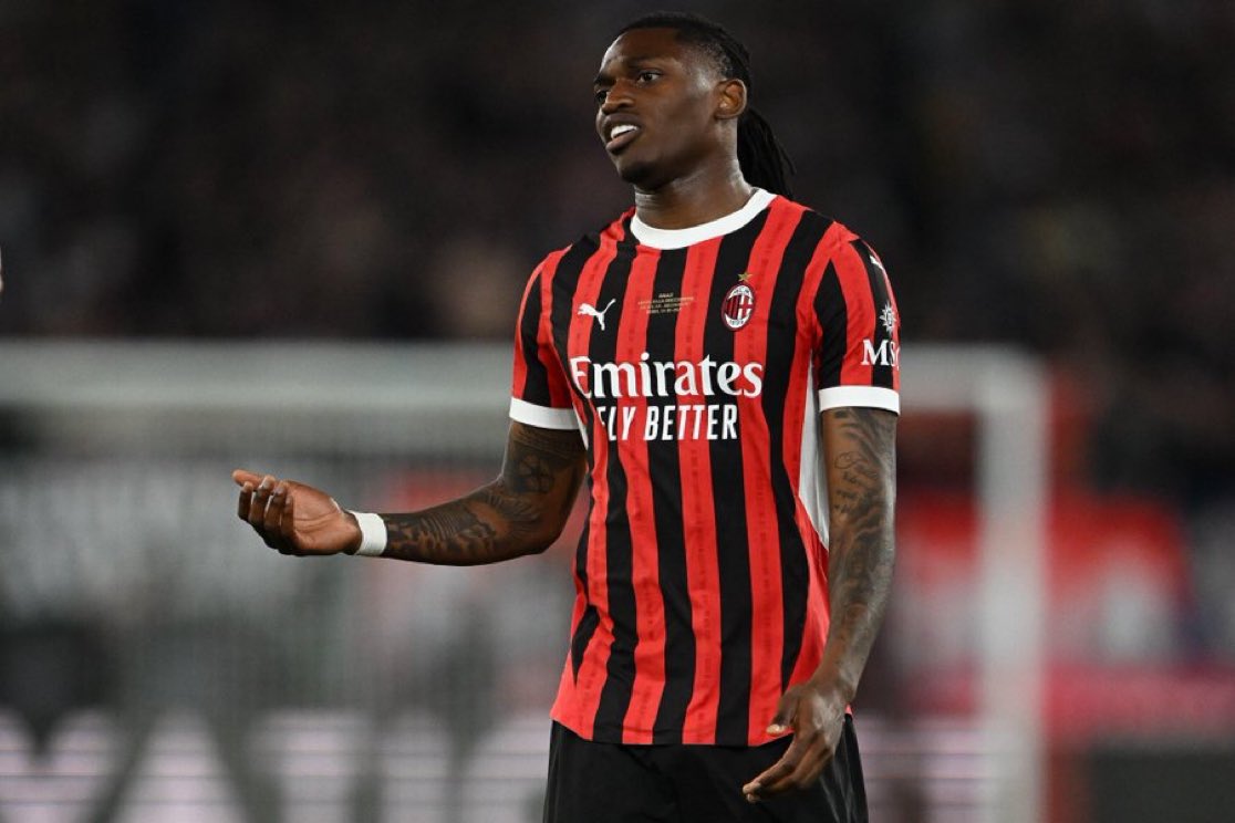 🚨AUN NO HAY UNA OFERTA FORMAL DEL BAYERN POR LEÃO 

👉🏻A pesar de su interés real, el Bayern aún no ha presentado una oferta formal al Milan por Rafa Leao. Además, el portugués NO ha solicitado salir del Milan.

💵La posible oferta del Bayern por Leao podría ser de 80M€ + bonos,