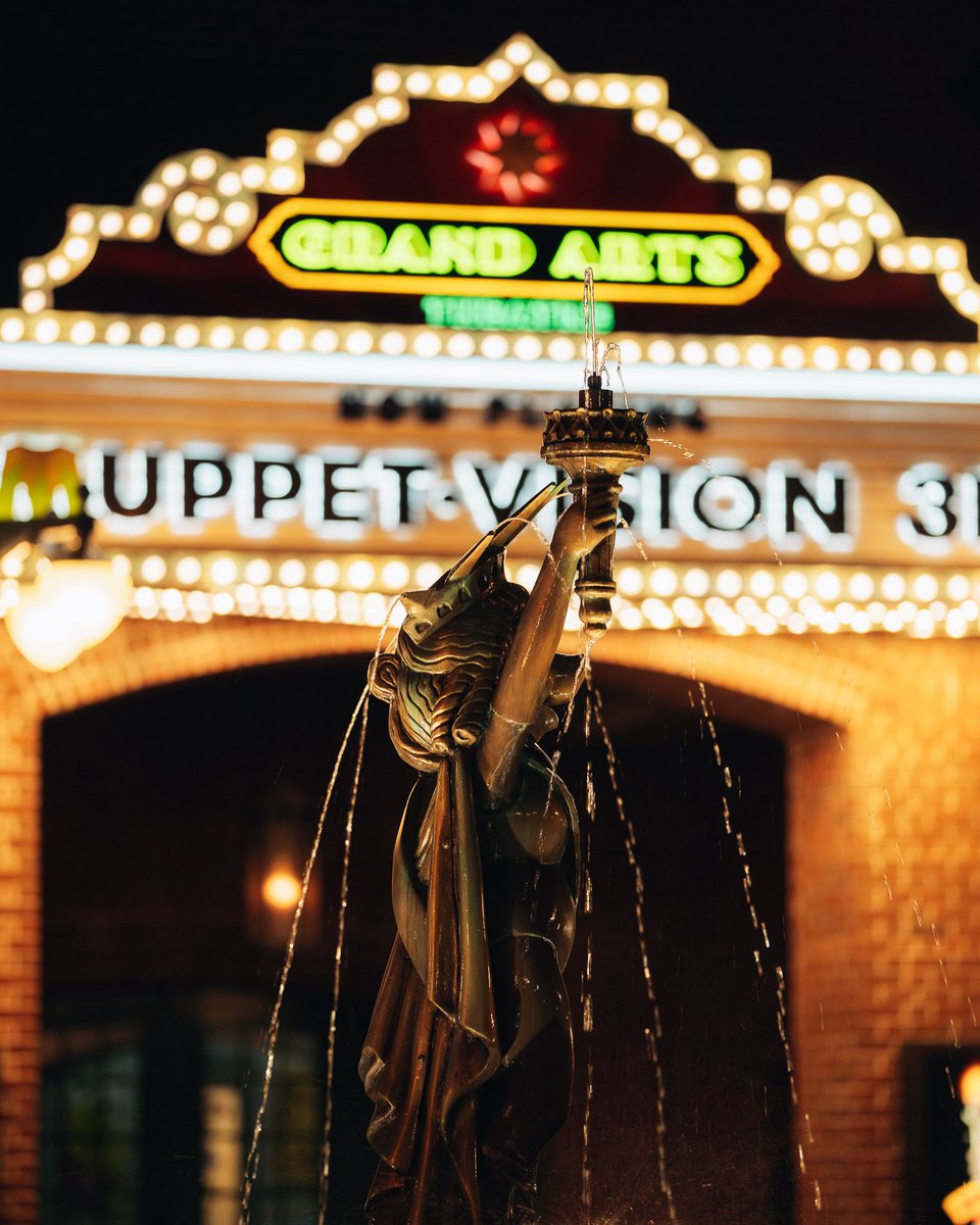 somewareatdiz's tweet photo. Saying goodbye to one of the only attractions I have memories of as a child. So long, MuppetVision https://t.co/TOG87KdATe