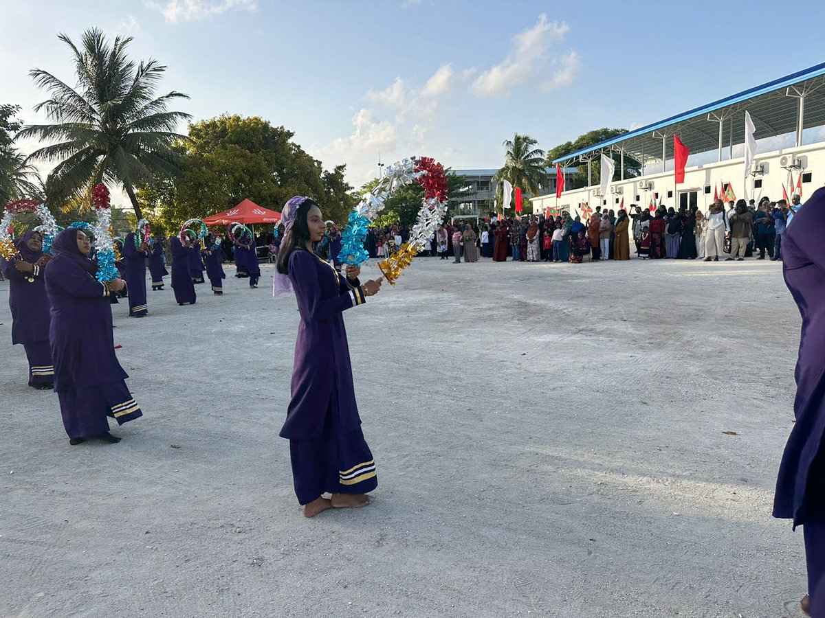 ބޮޑުޢީދު1446 ގެ ވަޅު ޢީދު ދުވަހުގެ ހަވީރު ހއ. ކެލާގެ ހިތްގައިމު މަންޒަރުތައް. ރަށުގެ އިސްޓޭޖް ސަރަހައްދުގައި ކުރިއަށްދާ ސަގާފީ ހަރަކާތްތައް.  ޞިއްޙަތާ ބެހޭ ވަޒީރު ޢަބްދު الله ނާޡިމް އިބްރާހީމް މި ސަރަޙައްދަށް  ވަޑައިގެން ހަރަކާތްތައް ބައްލަވައިލެއްވި. 

#ހާއަލިފުކެލާ