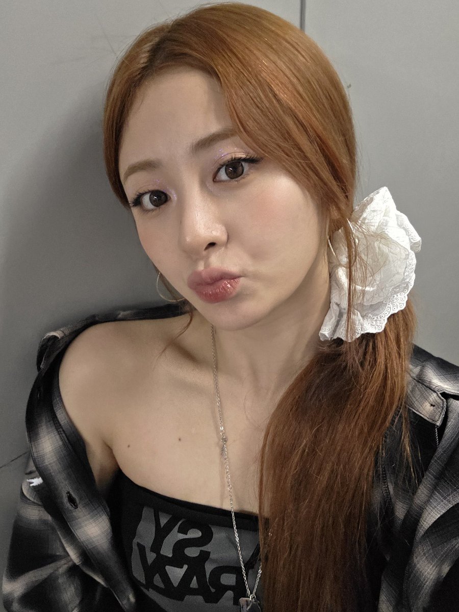 huhyunjinpics's tweet image. YUNJIN WEVERSE DM UPDATE