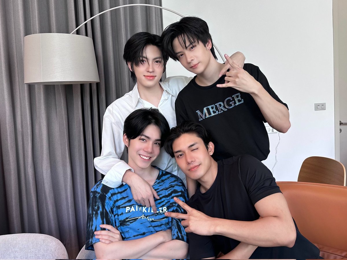 kkimpst's tweet photo. ภพเธอ 𝑳𝒐𝒗𝒆 𝑼𝒑𝒐𝒏 𝒂 𝑻𝒊𝒎𝒆 𝑺𝒆𝒓𝒊𝒆𝒔 🕰

วันนี้ชาวอโยธารวมตัว อ่านบทการแสดง และวิเคราะห์ตัวละครกันแบบครบทีมเลยขอรับ บ่าวได้แอบฟังอยู่ที่หน้ากระไดบ้าน แอบตื่นเต้นยิ่งนัก https://t.co/mpSFS50tEF