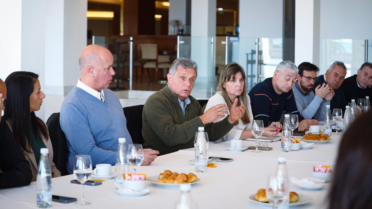 Me reuní con empresarios y hoteleros de Mar del Plata, junto a <a href="/GustavoPulti/">Gustavo Pulti</a> y <a href="/solemartinezw/">Sole Martínez</a>. Todos apoyan el reclamo por el fin de semana largo de Octubre y piden defender el turismo y la industria nacional.