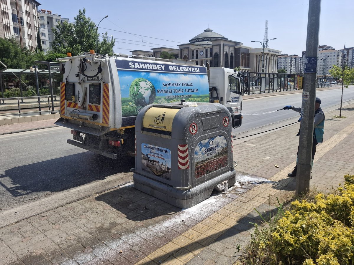 Temizlik çalışmalarımız durmaksızın devam ediyor.

Ekiplerimiz, kurban ibadetinizi gönül rahatlığıyla yapabilmeniz için ilçemiz genelinde temizlik çalışmalarını sürdürüyor.

#Şahinbey #Gaziantep