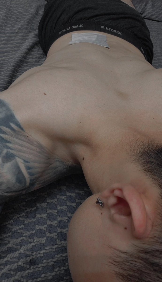 慕人家是做愛閃到腰
我卻是打個噴嚏就閃到腰…
有甚麼快速有效的方式可以隔天馬上好…？