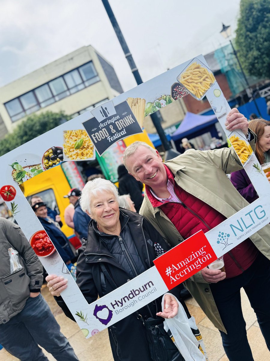Some pre live cooking demo selfies! 🤩📸

Michelin star chef Glynn Purnell and special guest, the legendary, <a href="/TedRobbins55/">Ted Robbins</a>, are about to take to the main stage for our final cooking demonstration 🙌