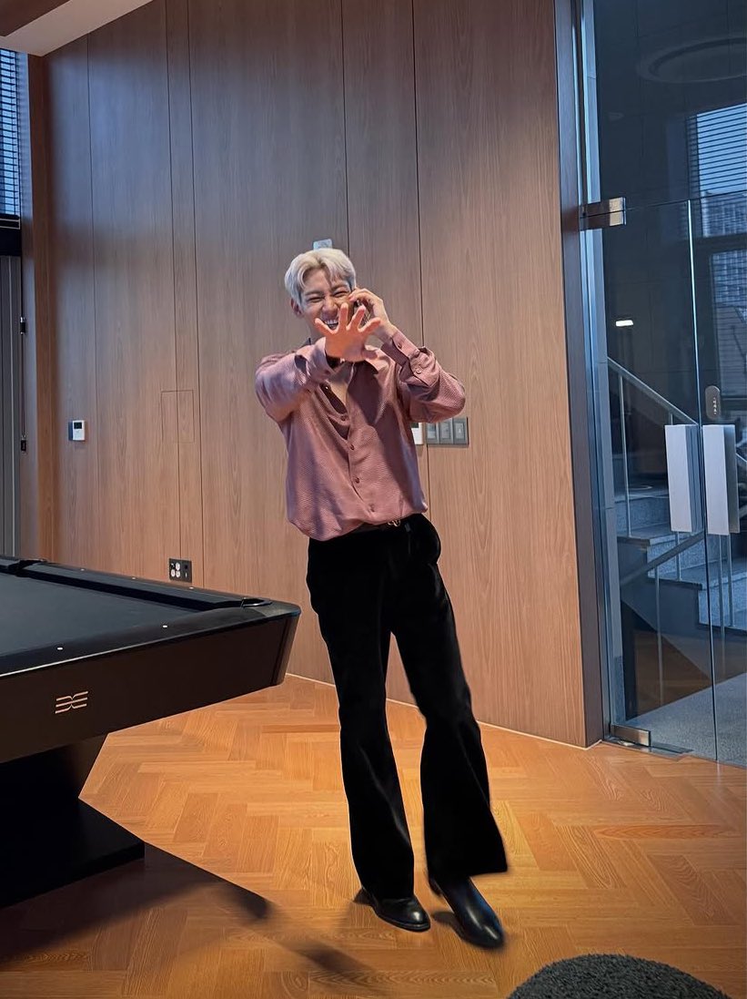 เธอเหมาะกับสีชมพูมาก ใส่บ่อยๆนะคะ รูปนี้ ฟีลแฟนมาก กรี๊ดดดด