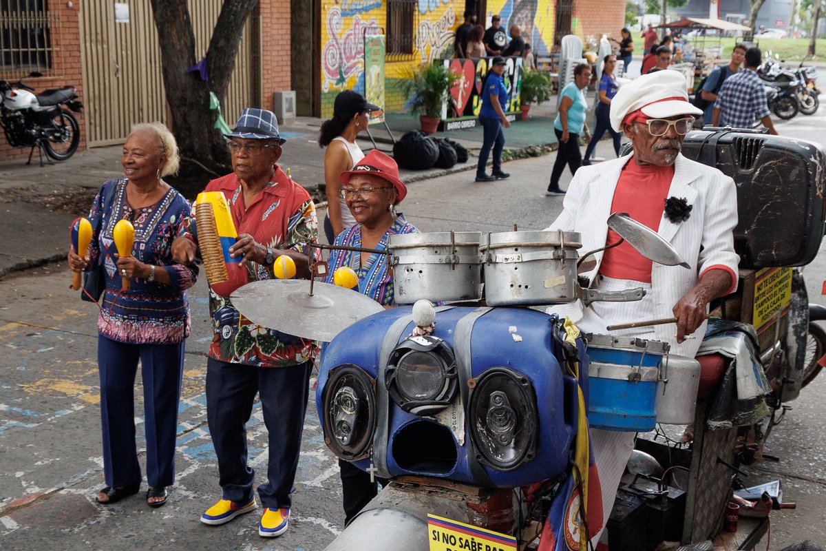 La Calle de la Salsa en Barrio Obrero 🎷✨ #museodelasalsa #calico #cultura