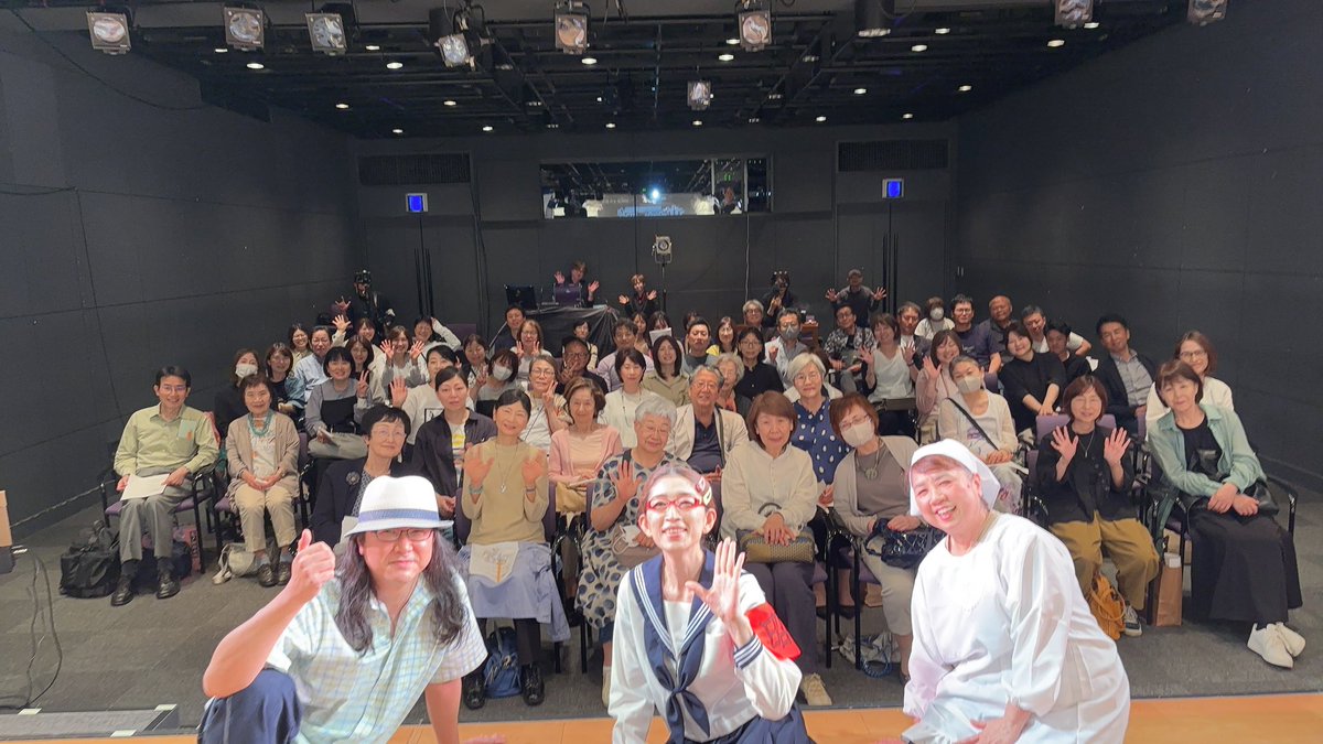 初日終了‼️四年前と同じ、福岡のお客様のあったかいこと❣️🙇‍♀️ありがとうございました😭集合写真❣️
#ご来場有難う御座いました