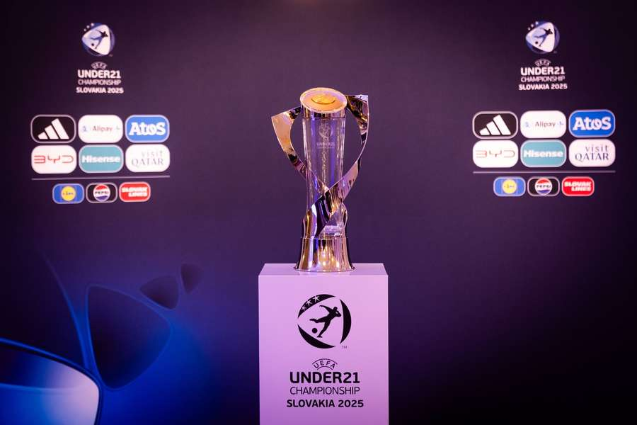 Radio_Golpl's tweet photo. 🧵 EURO U21 2025 – Top 10 zawodników, którzy mogą wyskoczyć z cienia i zabłysnąć na wielkiej scenie!
Nie ci, o których mówią wszyscy.
Ci, o których za chwilę będą mówić wszyscy.
📌 Jeśli lubisz wyławiać talenty, ta nitka jest dla Ciebie 👇
#Euro #POLMDA https://t.co/TWM28Jwg91