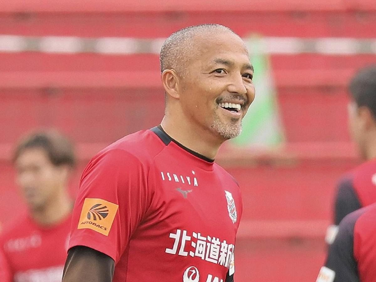 Forgottenlegs's tweet photo. Shinji Ono🇯🇵
Retired in Dec 2023 after a 26-year career. He’s now an ambassador for Hokkaido Consadole Sapporo & works as a #football commentator for DAZN Japan. His final match was against Urawa Reds, closing the chapter where his journey began #AsianLegend #ShinjiOno https://t.co/xYoMD9WaE2